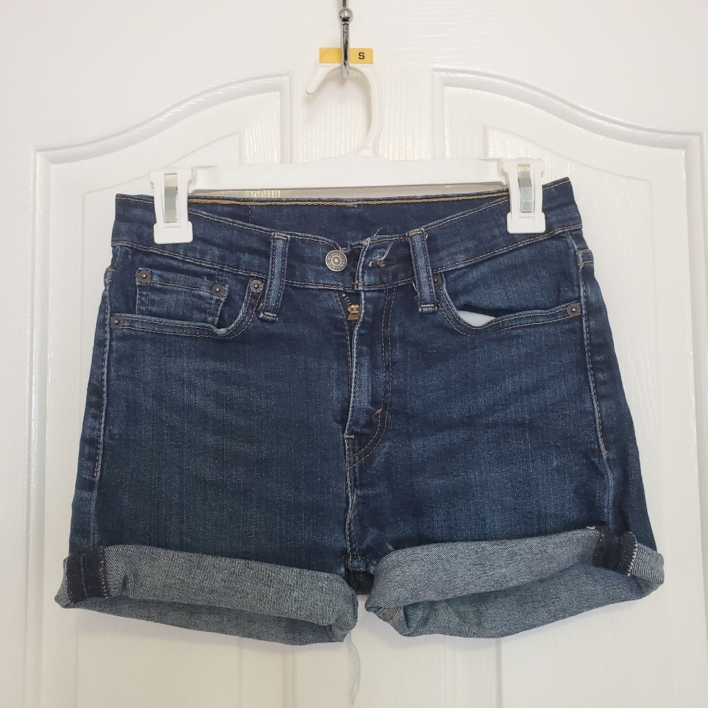 Levi's cuttoff shorts